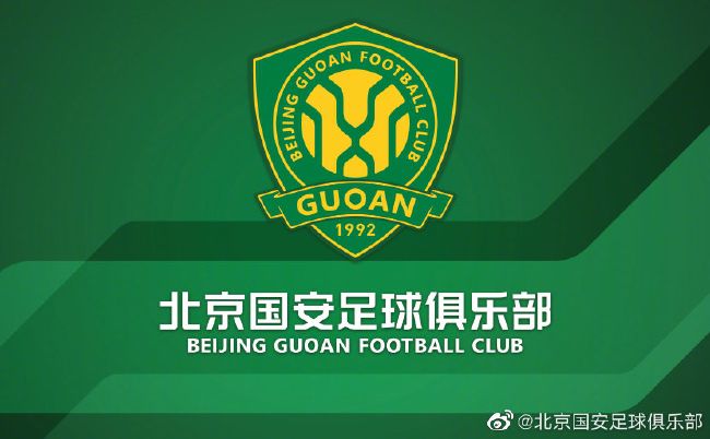 瞄了一眼灶房门口，他快速低头。